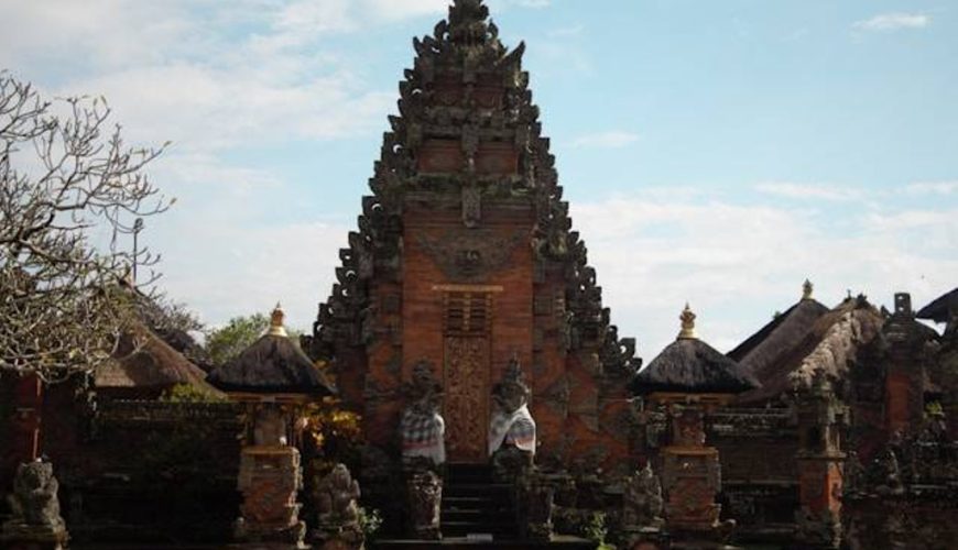 batuan temple entrance